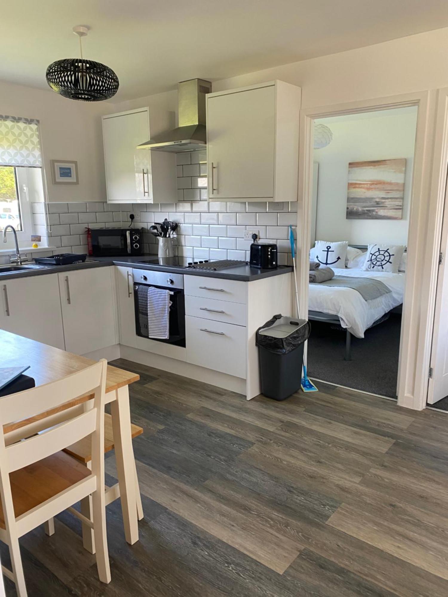 44 Gower Holiday Village Ty Gwyr Cosy 2 Bedroom Chalet Swansea Exterior foto